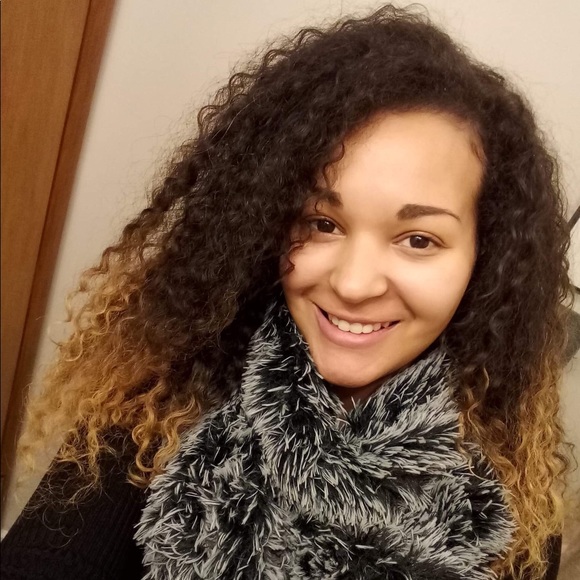 Meet your Posher, Julia - Picture 3 of 4